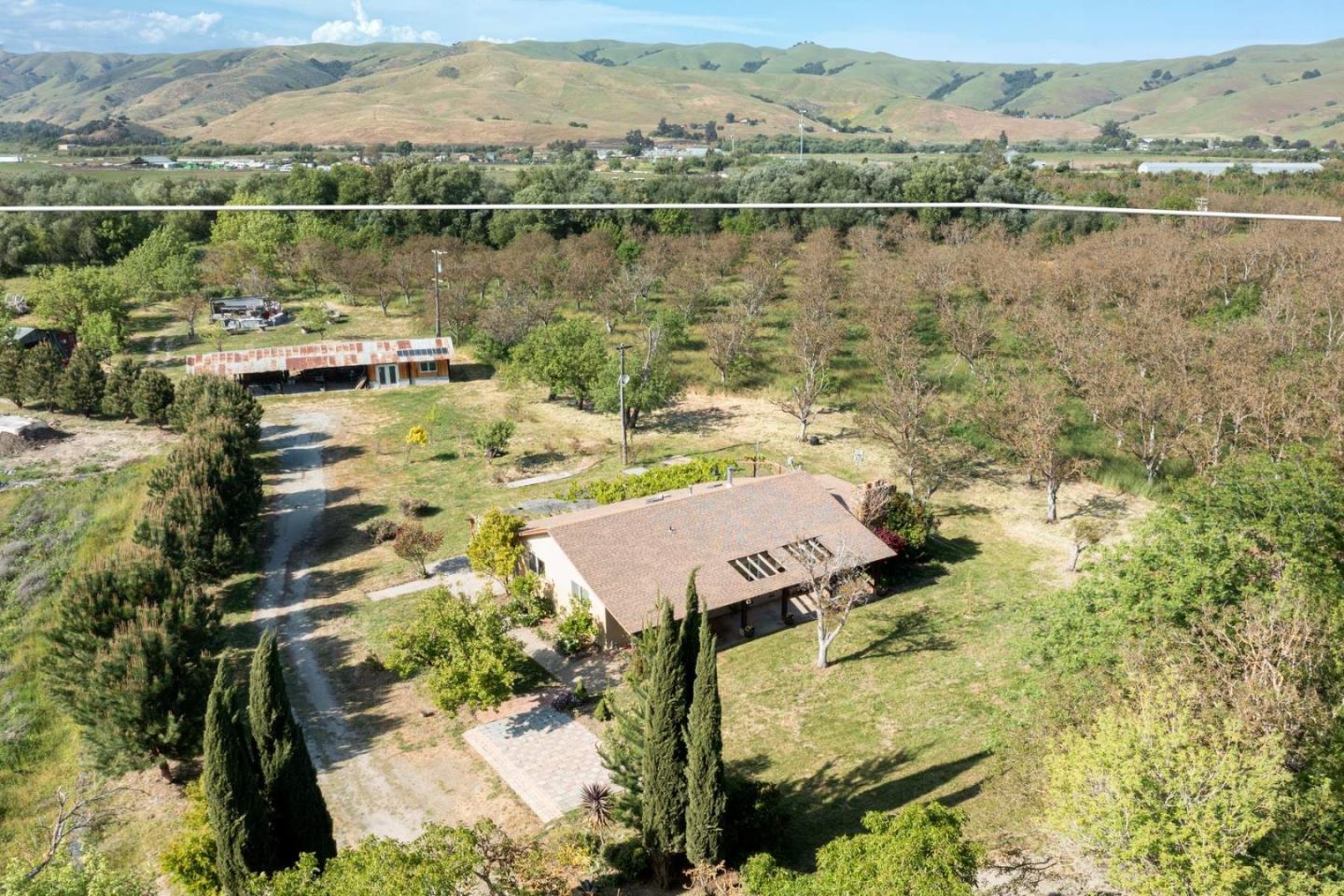 Detail Gallery Image 23 of 45 For 7954-7958 Lovers Ln, Hollister,  CA 95023 - 5 Beds | 4 Baths