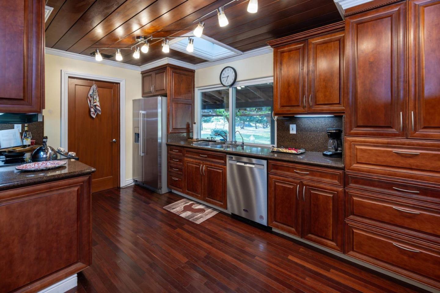 Detail Gallery Image 6 of 45 For 7954-7958 Lovers Ln, Hollister,  CA 95023 - 5 Beds | 4 Baths