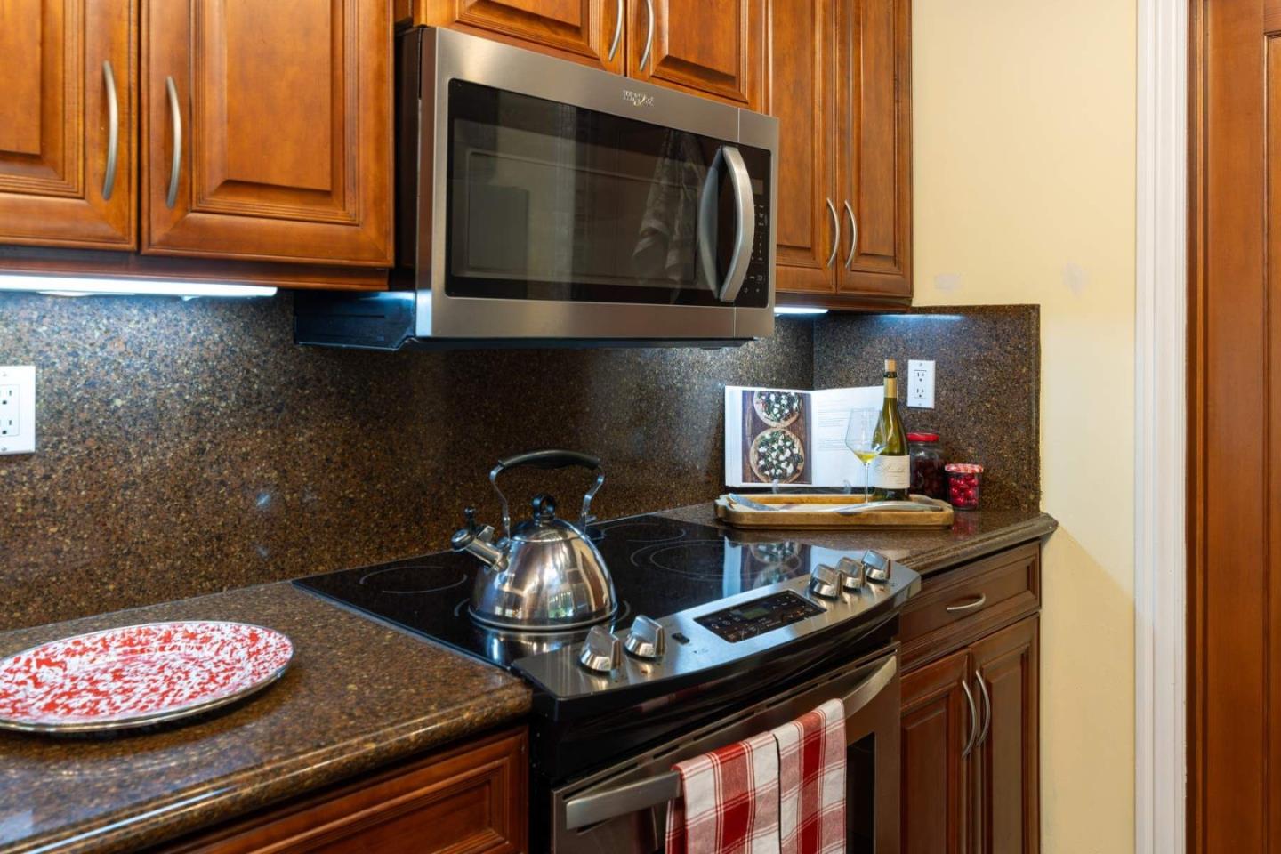 Detail Gallery Image 7 of 45 For 7954-7958 Lovers Ln, Hollister,  CA 95023 - 5 Beds | 4 Baths
