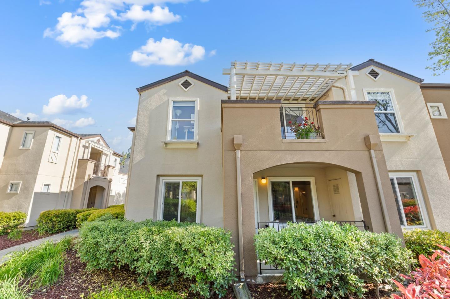 Detail Gallery Image 2 of 34 For 653 Encore, San Jose,  CA 95134 - 2 Beds | 2 Baths