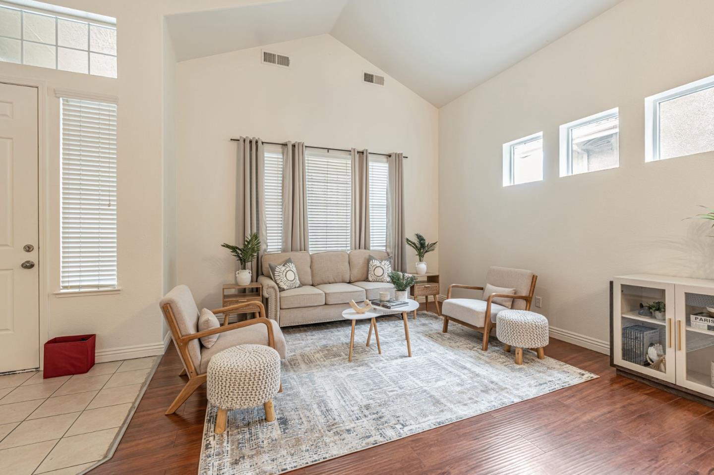 Detail Gallery Image 2 of 28 For 5637 Coloma Ct, Riverbank,  CA 95367 - 4 Beds | 2/1 Baths