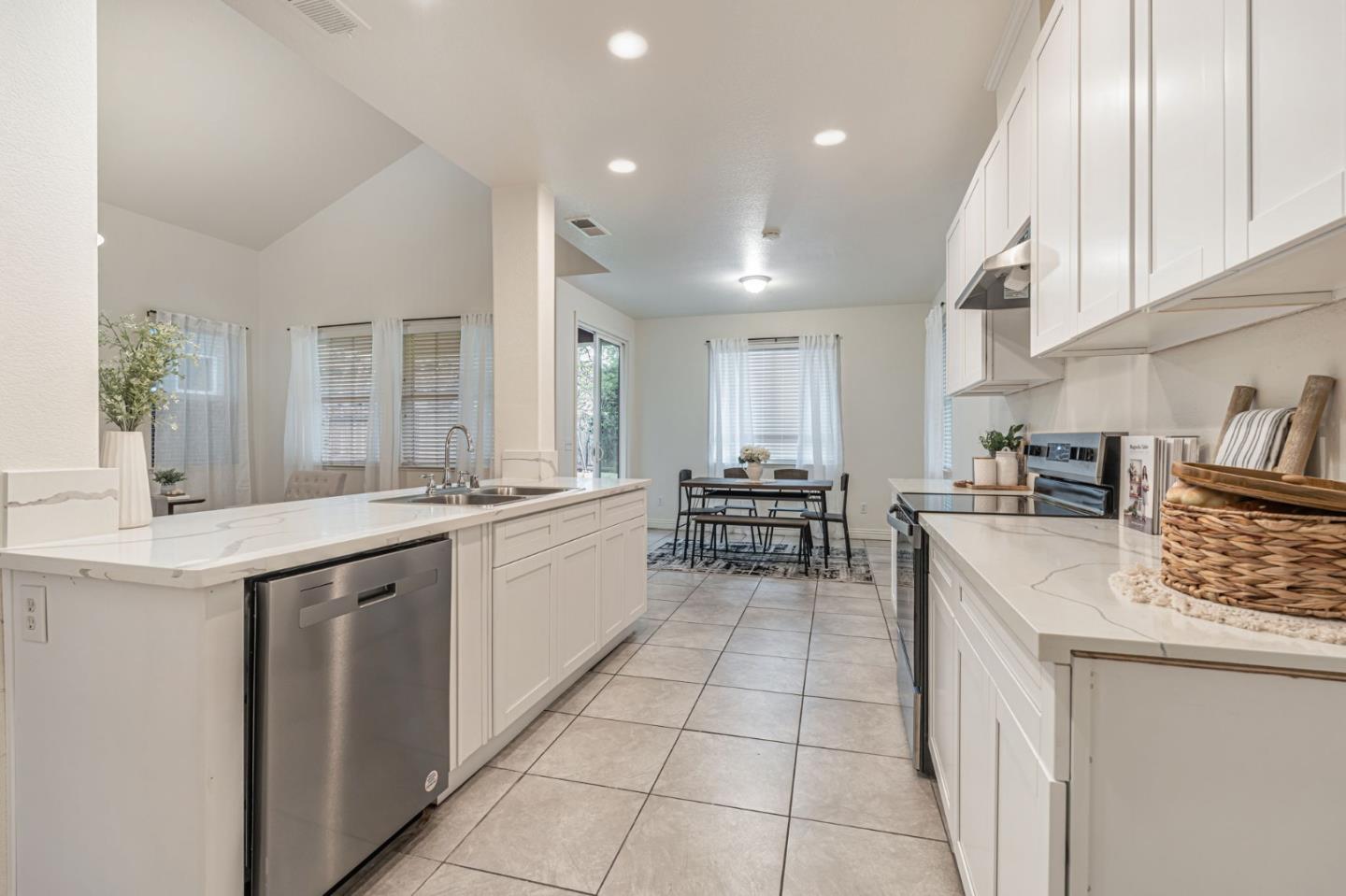 Detail Gallery Image 7 of 28 For 5637 Coloma Ct, Riverbank,  CA 95367 - 4 Beds | 2/1 Baths