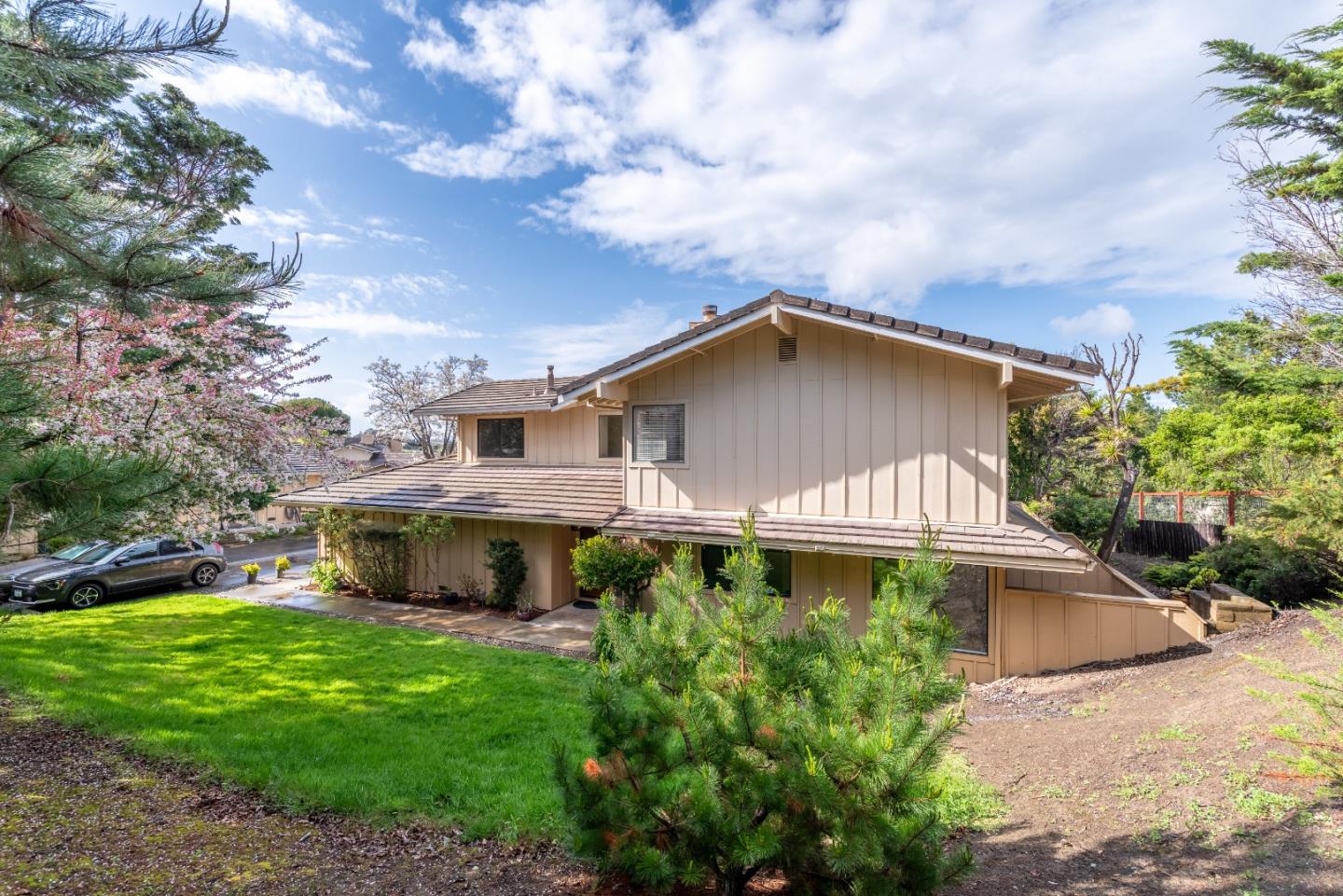 Detail Gallery Image 2 of 46 For 6 Sorrel Ln, San Carlos,  CA 94070 - 3 Beds | 2/1 Baths
