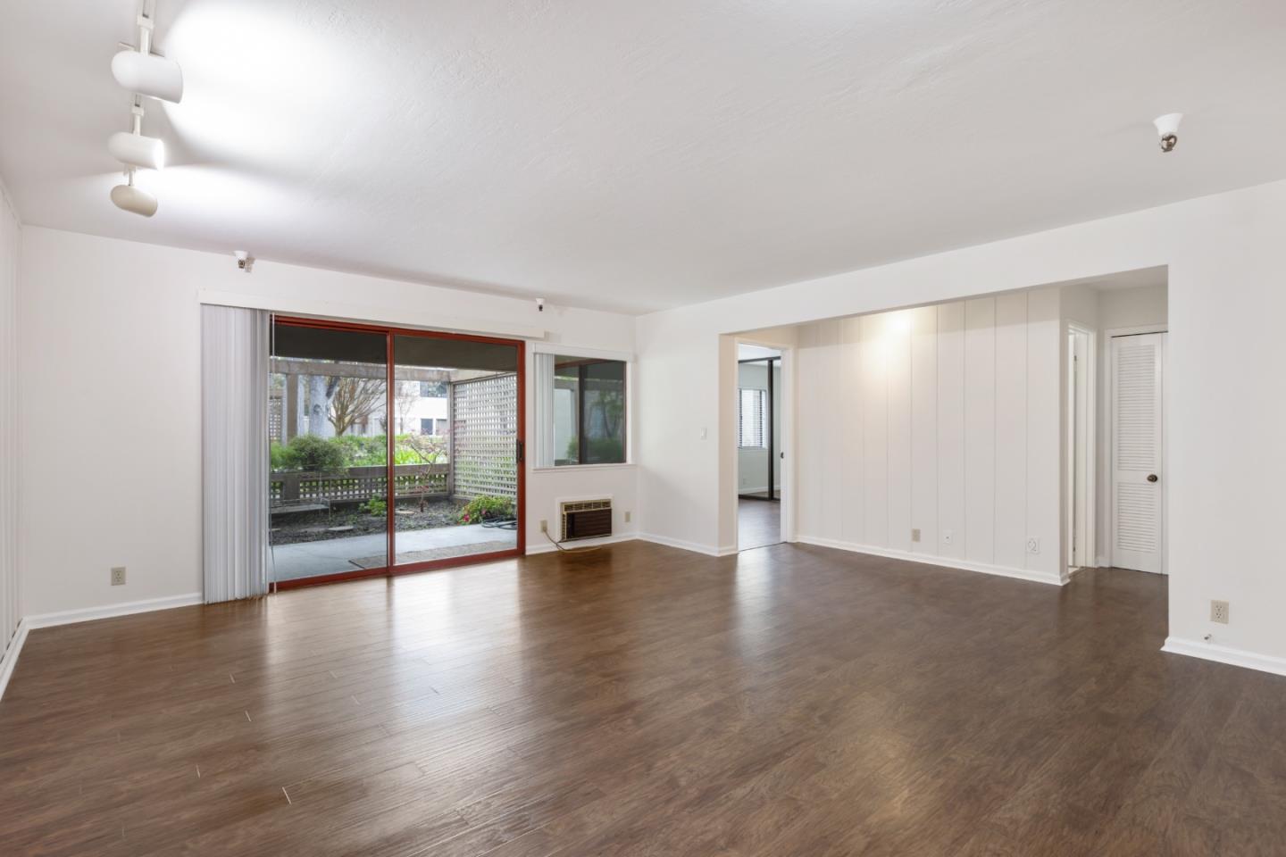 Detail Gallery Image 4 of 21 For 439 Alberto Way #A110,  Los Gatos,  CA 95032 - 2 Beds | 2 Baths