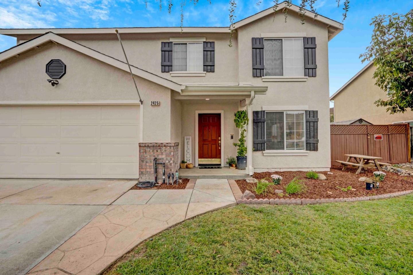 Detail Gallery Image 2 of 35 For 2425 Glenview Dr, Hollister,  CA 95023 - 4 Beds | 2/1 Baths
