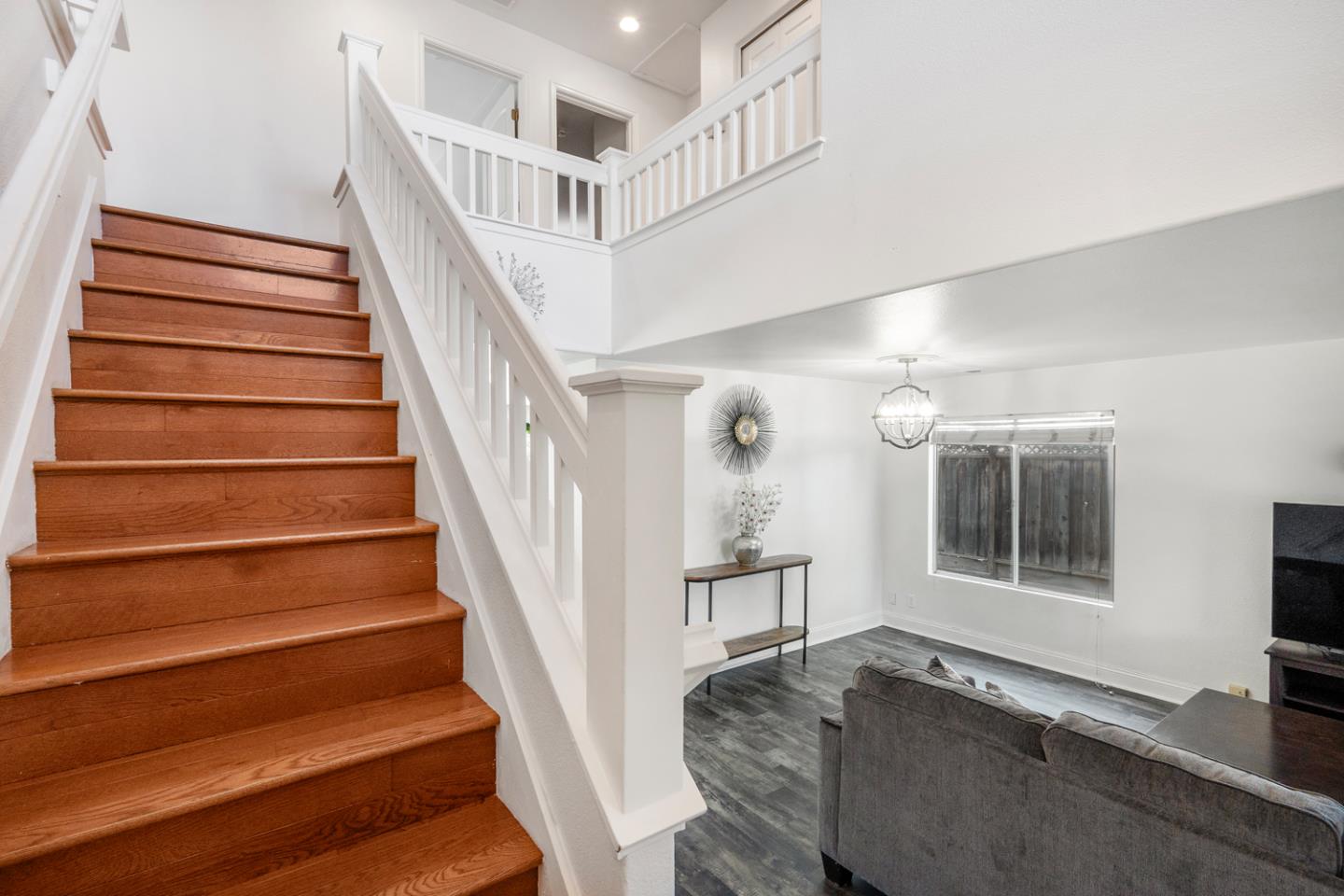 Detail Gallery Image 12 of 38 For 1261 Crestview Dr, Hollister,  CA 95023 - 5 Beds | 2/1 Baths