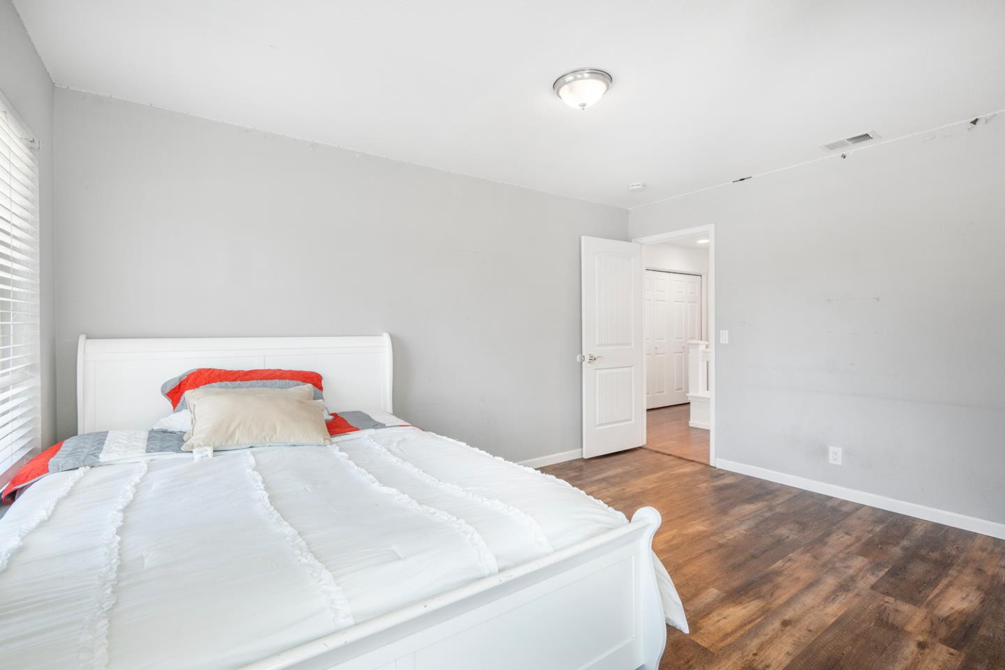 Detail Gallery Image 17 of 38 For 1261 Crestview Dr, Hollister,  CA 95023 - 5 Beds | 2/1 Baths