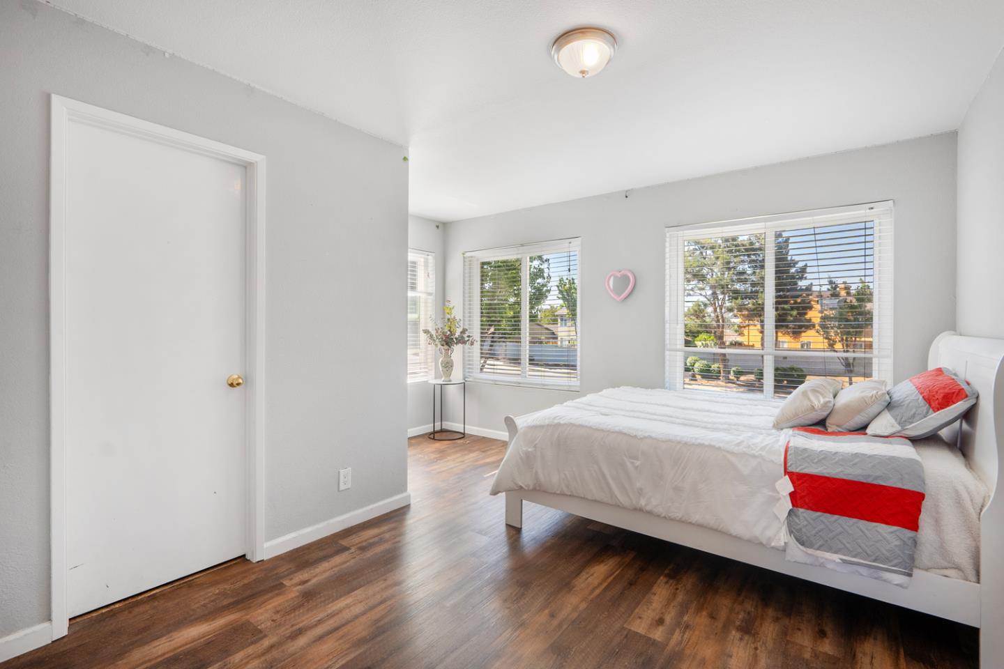 Detail Gallery Image 18 of 38 For 1261 Crestview Dr, Hollister,  CA 95023 - 5 Beds | 2/1 Baths