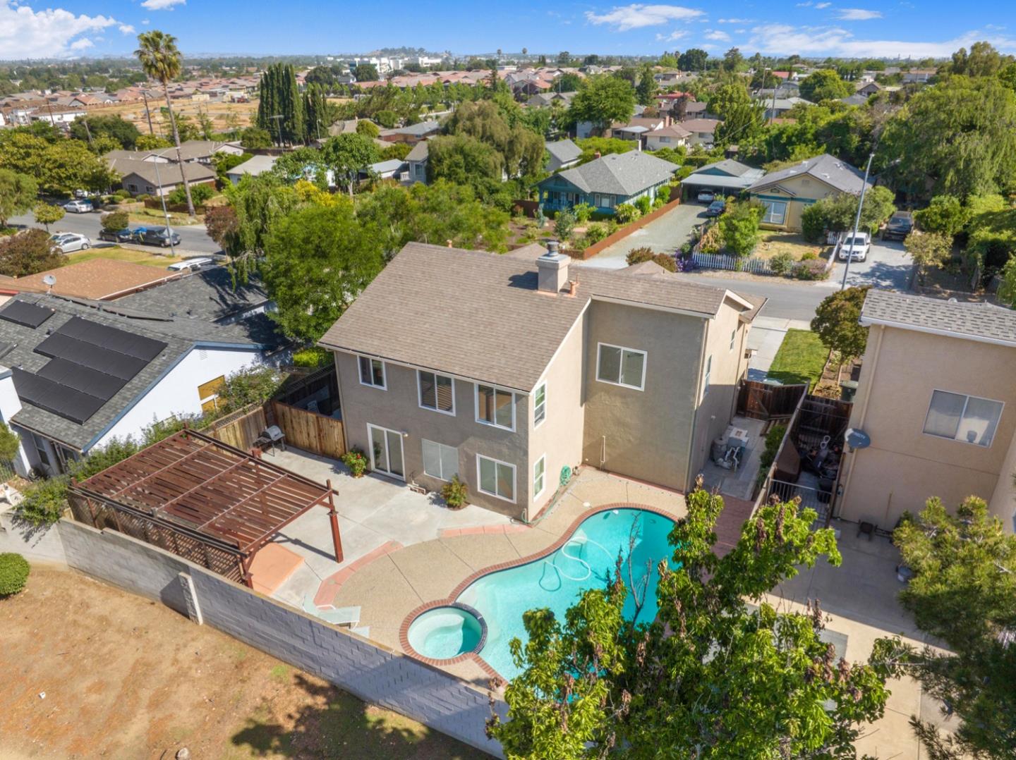 Detail Gallery Image 2 of 38 For 1261 Crestview Dr, Hollister,  CA 95023 - 5 Beds | 2/1 Baths