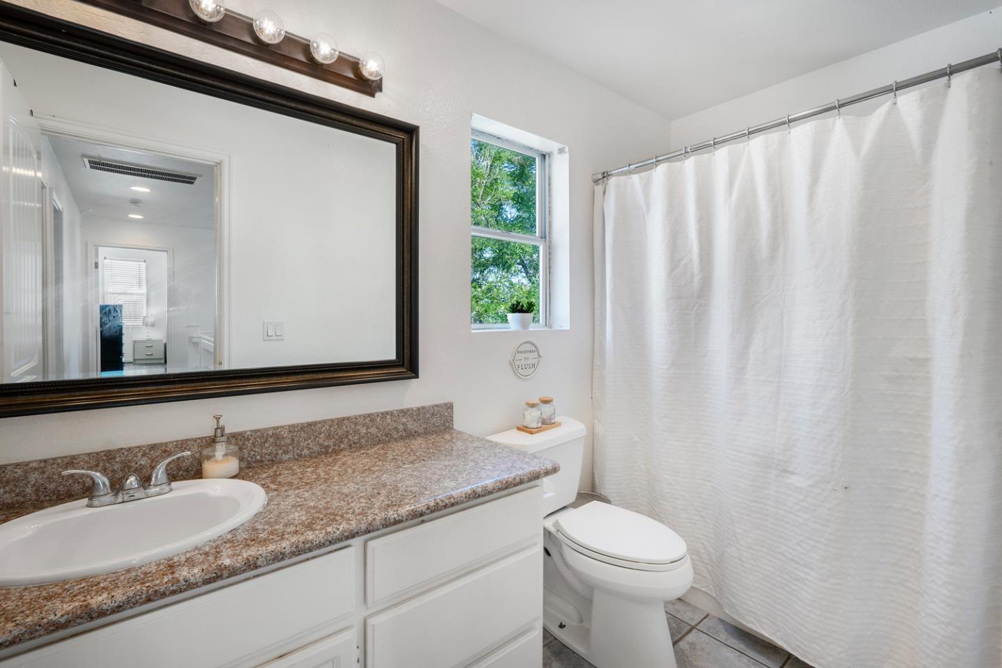 Detail Gallery Image 20 of 38 For 1261 Crestview Dr, Hollister,  CA 95023 - 5 Beds | 2/1 Baths