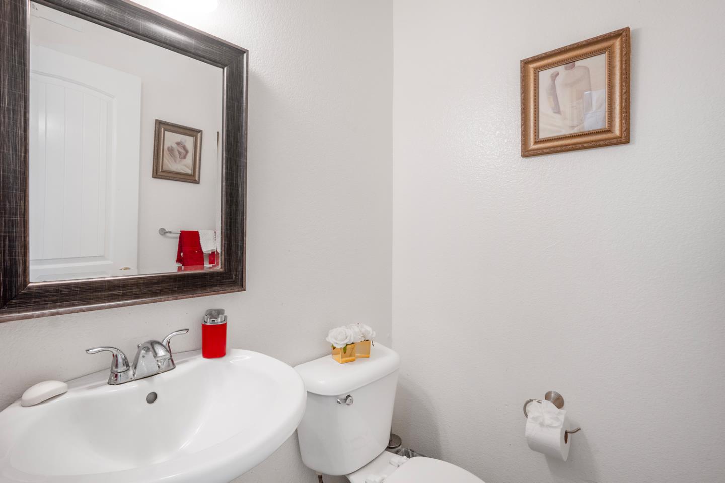 Detail Gallery Image 21 of 38 For 1261 Crestview Dr, Hollister,  CA 95023 - 5 Beds | 2/1 Baths