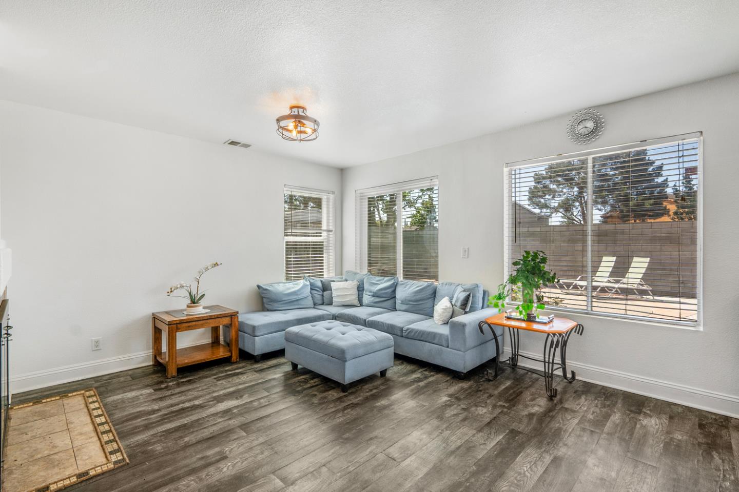 Detail Gallery Image 22 of 38 For 1261 Crestview Dr, Hollister,  CA 95023 - 5 Beds | 2/1 Baths
