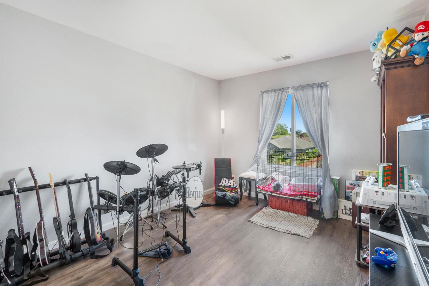 Detail Gallery Image 25 of 38 For 1261 Crestview Dr, Hollister,  CA 95023 - 5 Beds | 2/1 Baths