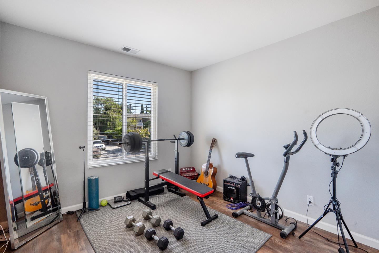 Detail Gallery Image 26 of 38 For 1261 Crestview Dr, Hollister,  CA 95023 - 5 Beds | 2/1 Baths
