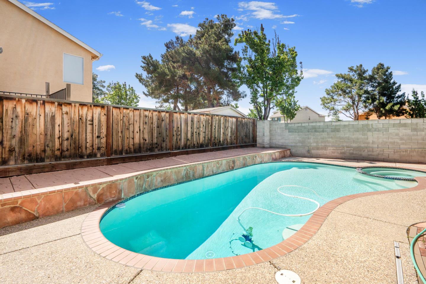 Detail Gallery Image 36 of 38 For 1261 Crestview Dr, Hollister,  CA 95023 - 5 Beds | 2/1 Baths