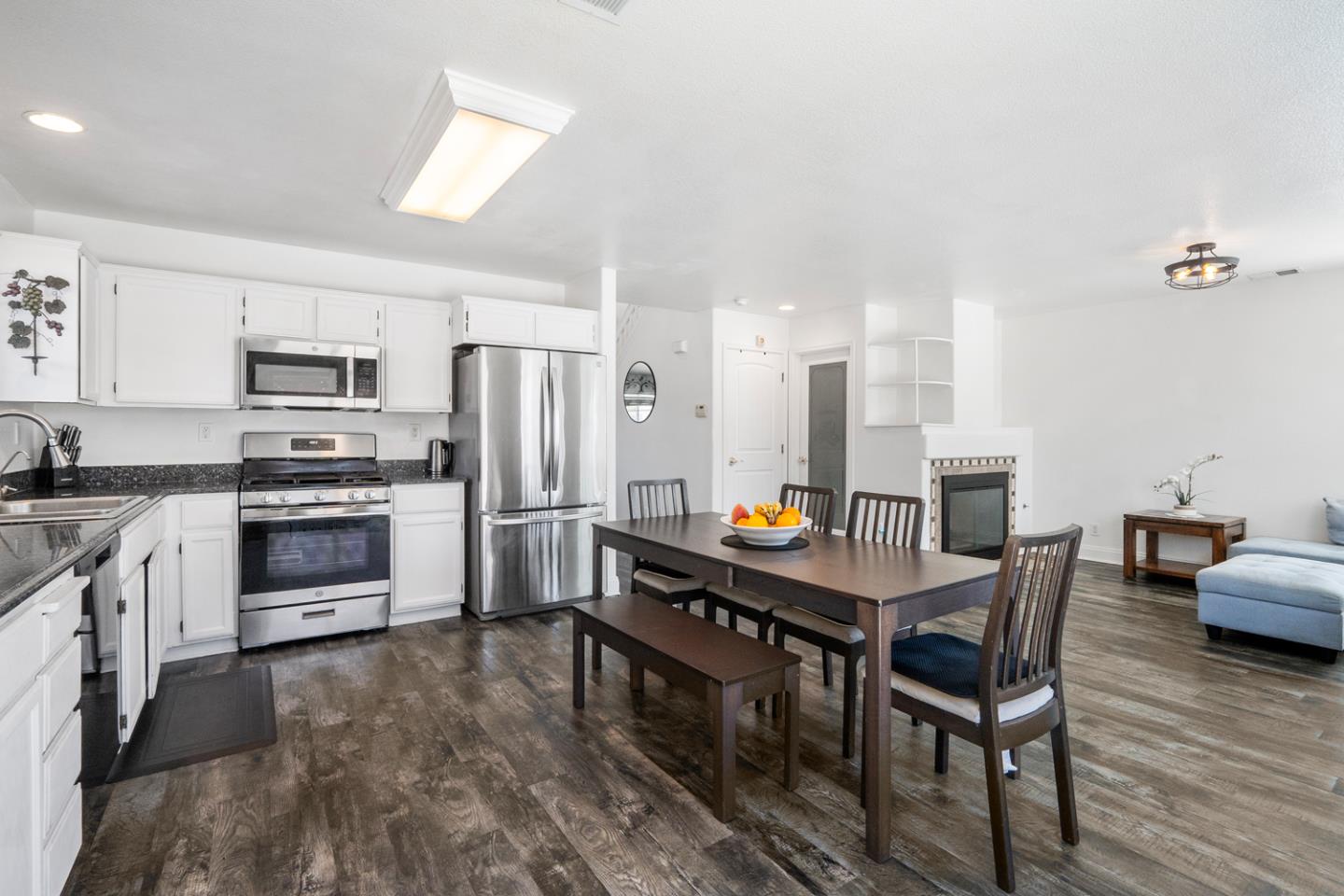 Detail Gallery Image 6 of 38 For 1261 Crestview Dr, Hollister,  CA 95023 - 5 Beds | 2/1 Baths