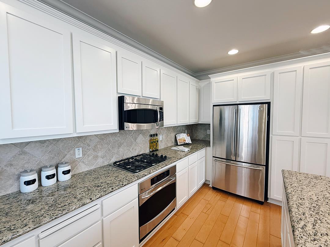 Detail Gallery Image 10 of 44 For 1009 Jena Ter, Sunnyvale,  CA 94089 - 4 Beds | 3/1 Baths