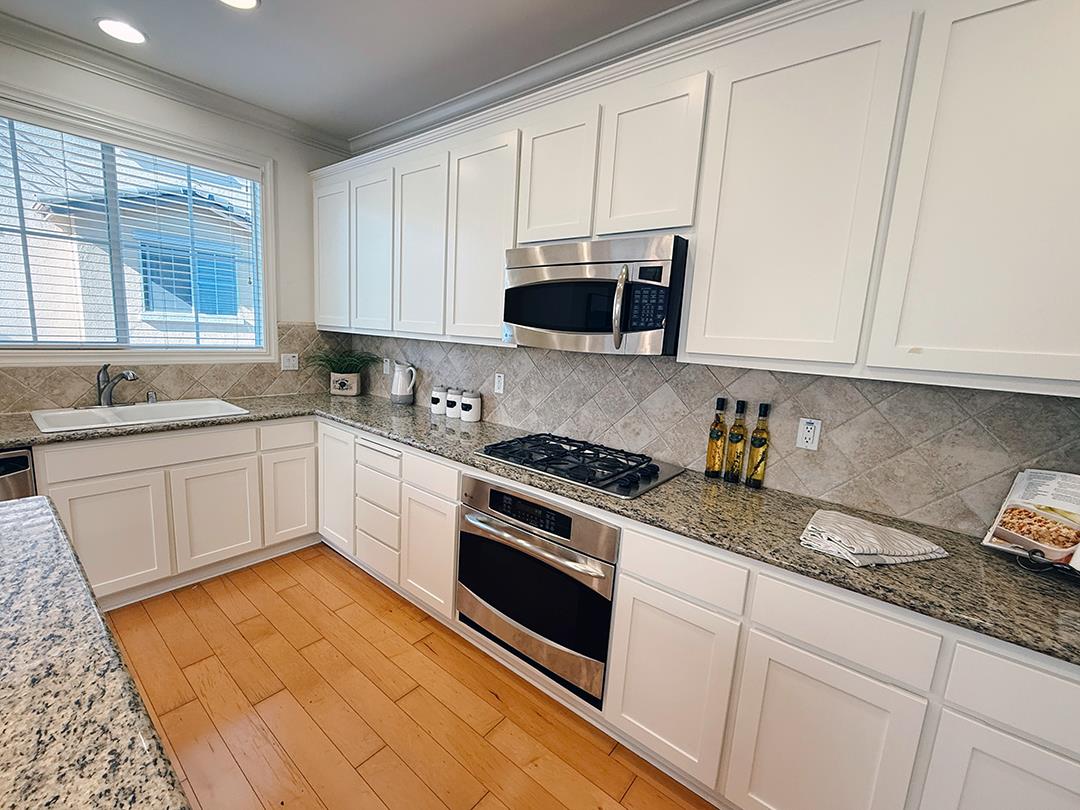 Detail Gallery Image 11 of 44 For 1009 Jena Ter, Sunnyvale,  CA 94089 - 4 Beds | 3/1 Baths