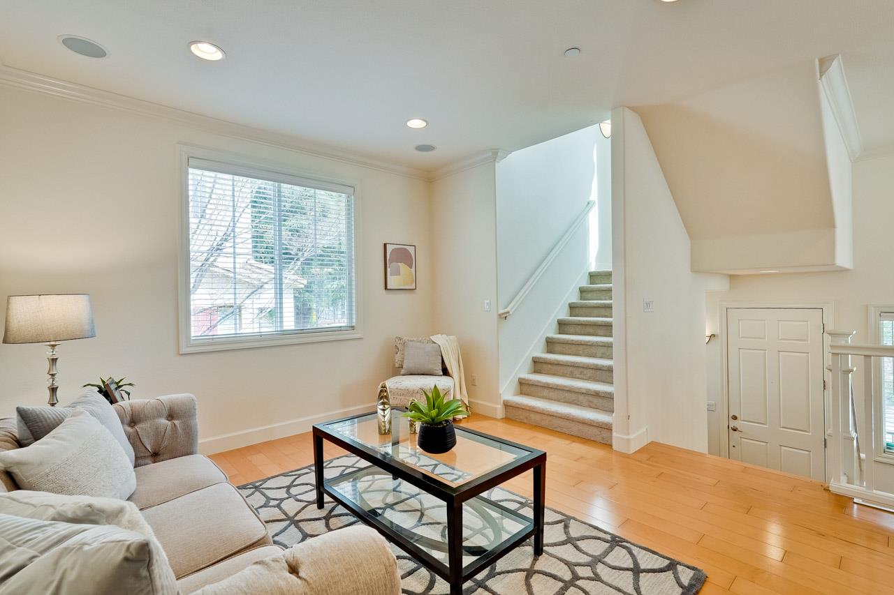 Detail Gallery Image 12 of 44 For 1009 Jena Ter, Sunnyvale,  CA 94089 - 4 Beds | 3/1 Baths