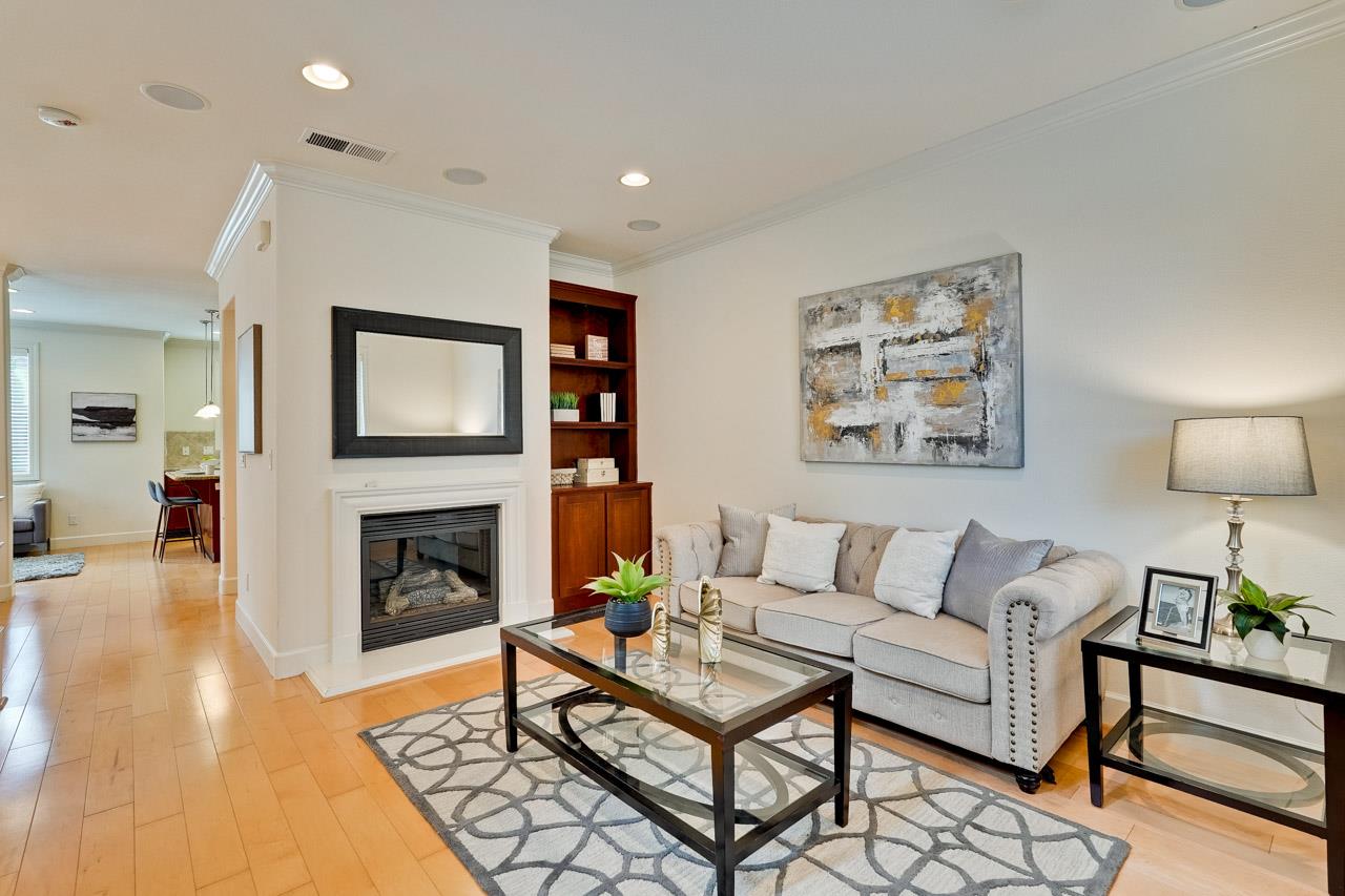 Detail Gallery Image 4 of 44 For 1009 Jena Ter, Sunnyvale,  CA 94089 - 4 Beds | 3/1 Baths