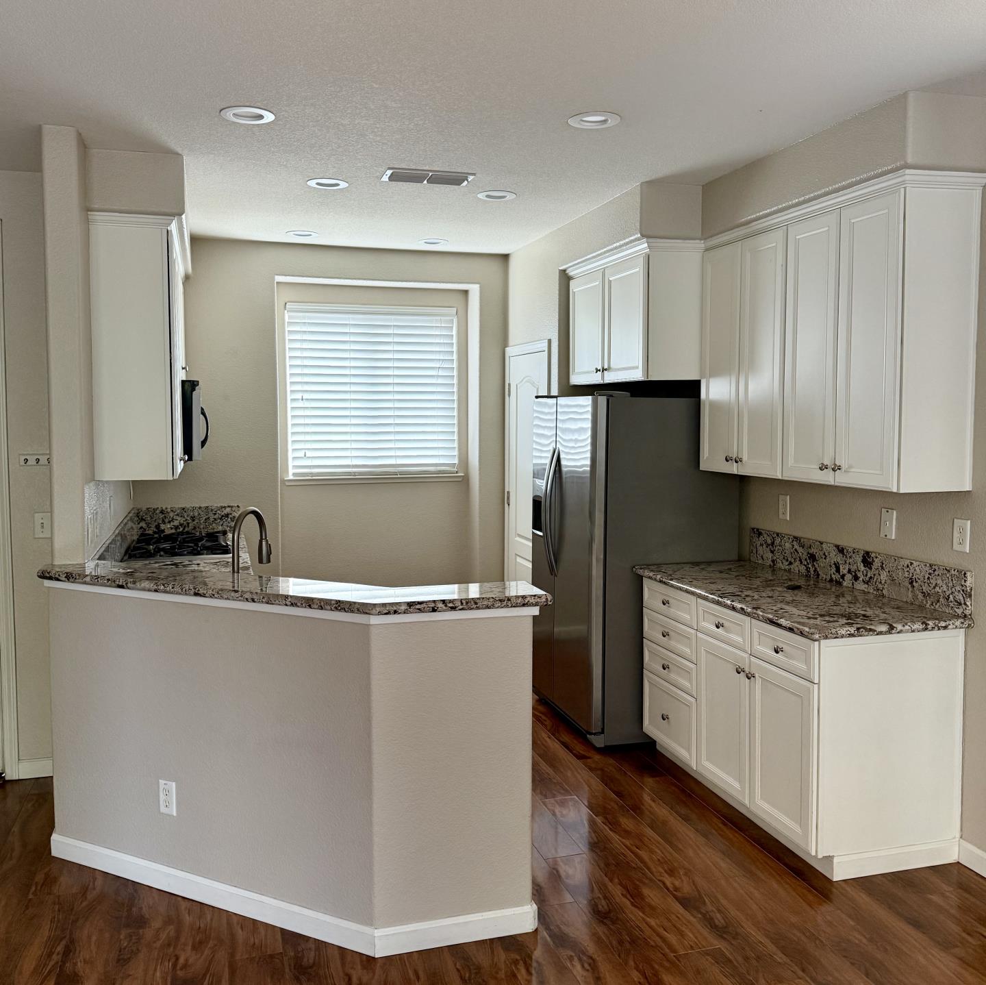 Detail Gallery Image 2 of 15 For 12 Mantauk Point Pl, Sacramento,  CA 95835 - 3 Beds | 2/1 Baths