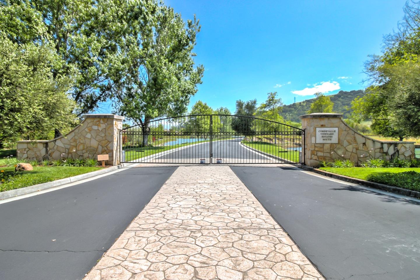 Detail Gallery Image 2 of 22 For 1265 Lions Peak Ln, San Martin,  CA 95046 - – Beds | – Baths
