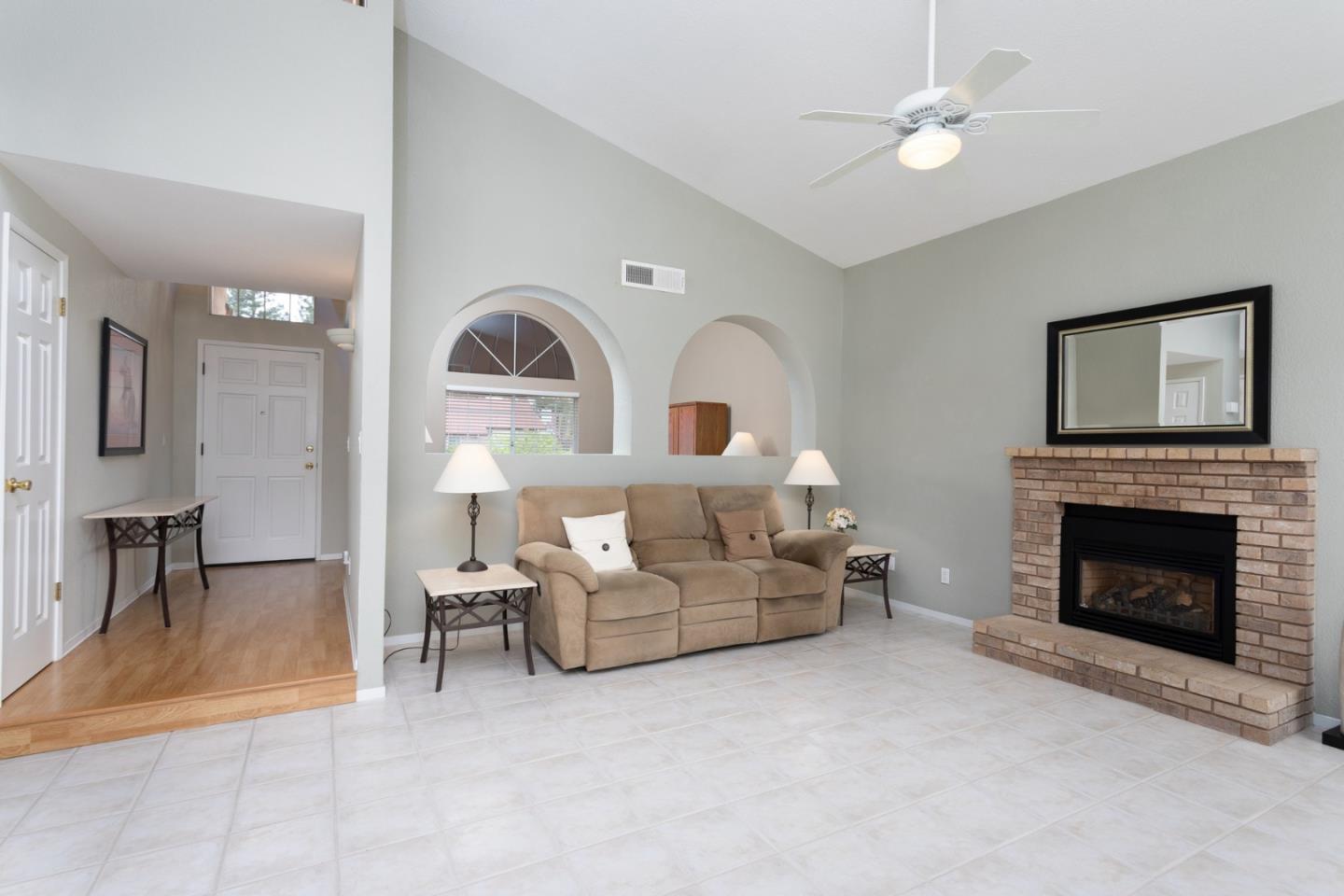 Detail Gallery Image 12 of 37 For 847 Amber Ave, Clovis,  CA 93611 - 3 Beds | 2/1 Baths