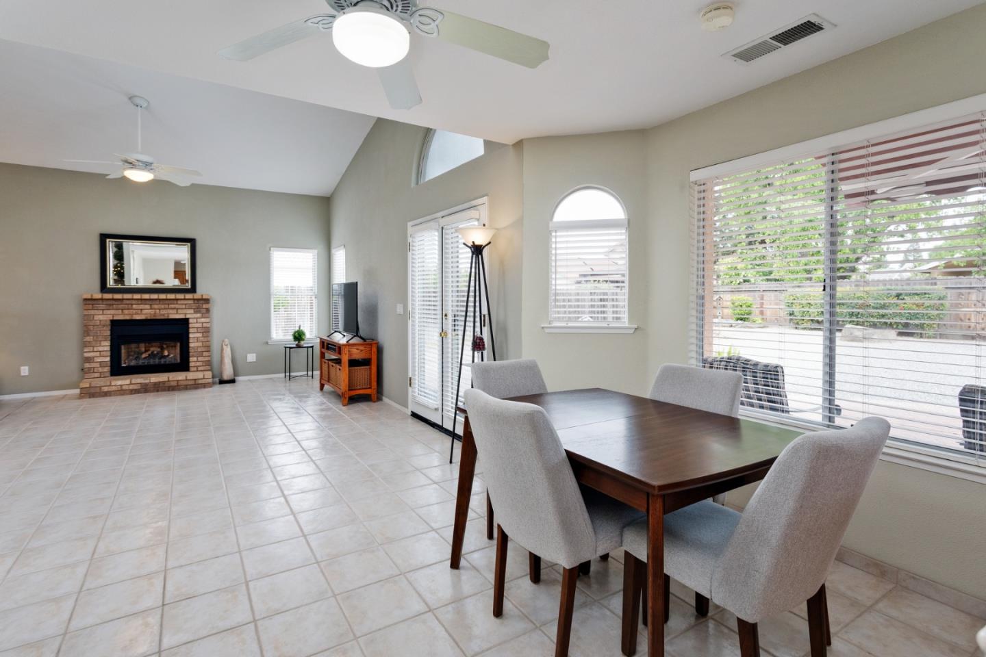 Detail Gallery Image 17 of 37 For 847 Amber Ave, Clovis,  CA 93611 - 3 Beds | 2/1 Baths