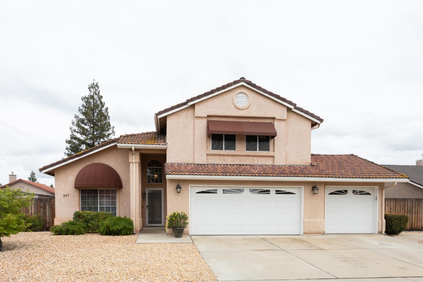 Detail Gallery Image 2 of 37 For 847 Amber Ave, Clovis,  CA 93611 - 3 Beds | 2/1 Baths