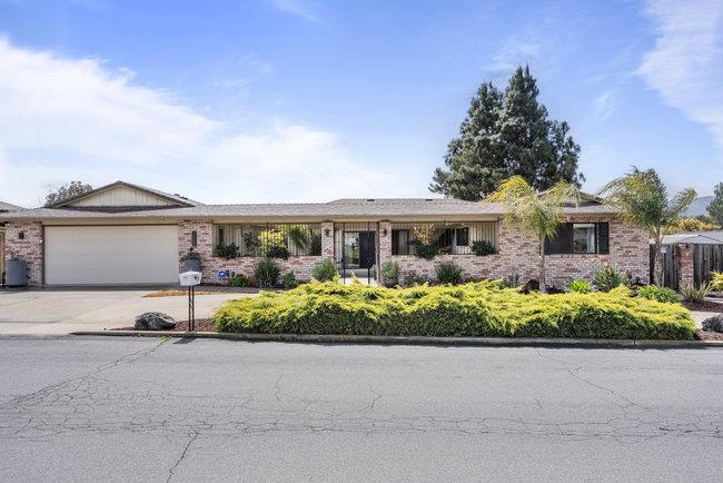 Detail Gallery Image 1 of 102 For 725 Ridgemark Dr, Hollister,  CA 95023 - 3 Beds | 2 Baths
