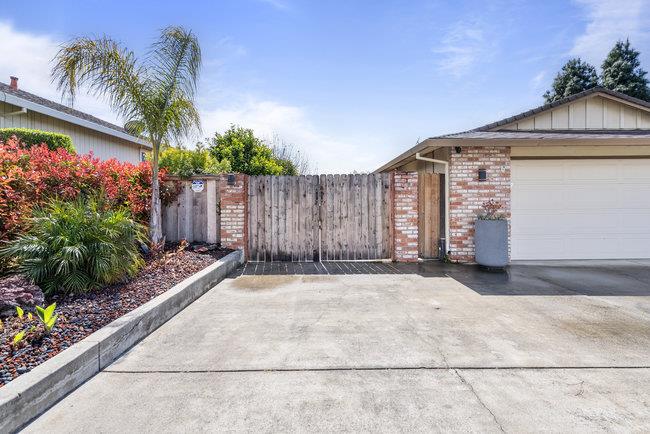Detail Gallery Image 17 of 102 For 725 Ridgemark Dr, Hollister,  CA 95023 - 3 Beds | 2 Baths