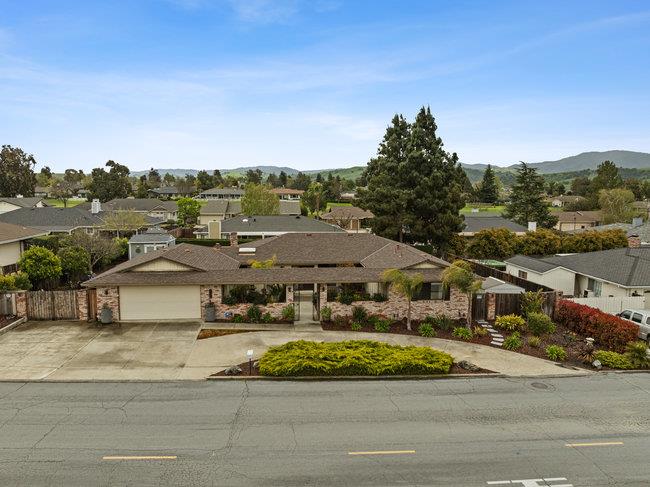 Detail Gallery Image 2 of 102 For 725 Ridgemark Dr, Hollister,  CA 95023 - 3 Beds | 2 Baths