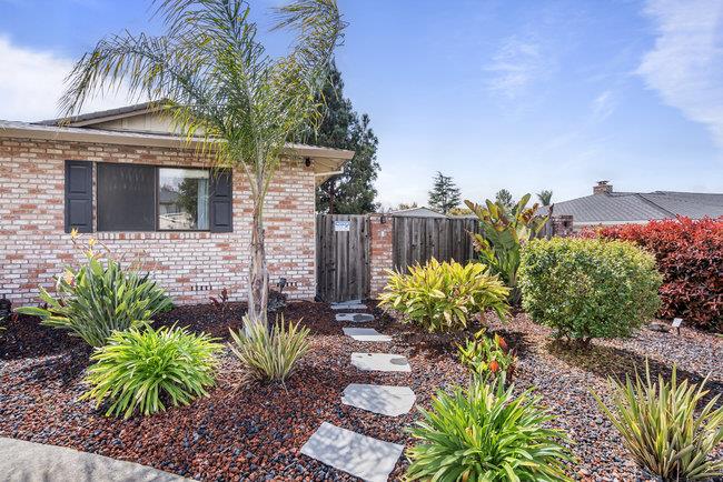 Detail Gallery Image 5 of 102 For 725 Ridgemark Dr, Hollister,  CA 95023 - 3 Beds | 2 Baths