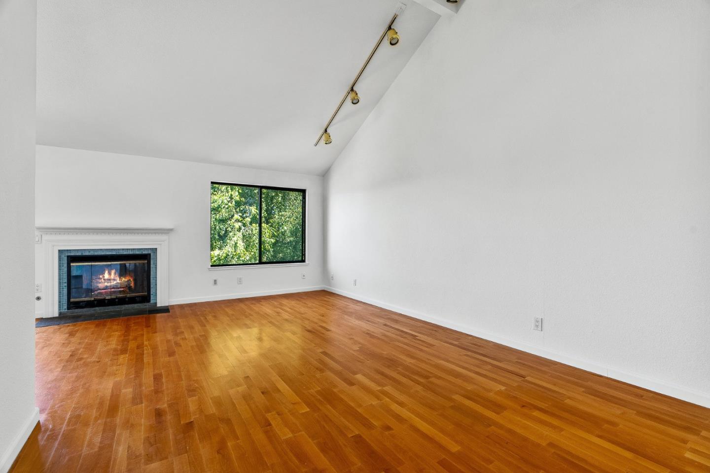 Detail Gallery Image 10 of 30 For 17 Carriage Ln, Scotts Valley,  CA 95066 - 3 Beds | 2 Baths