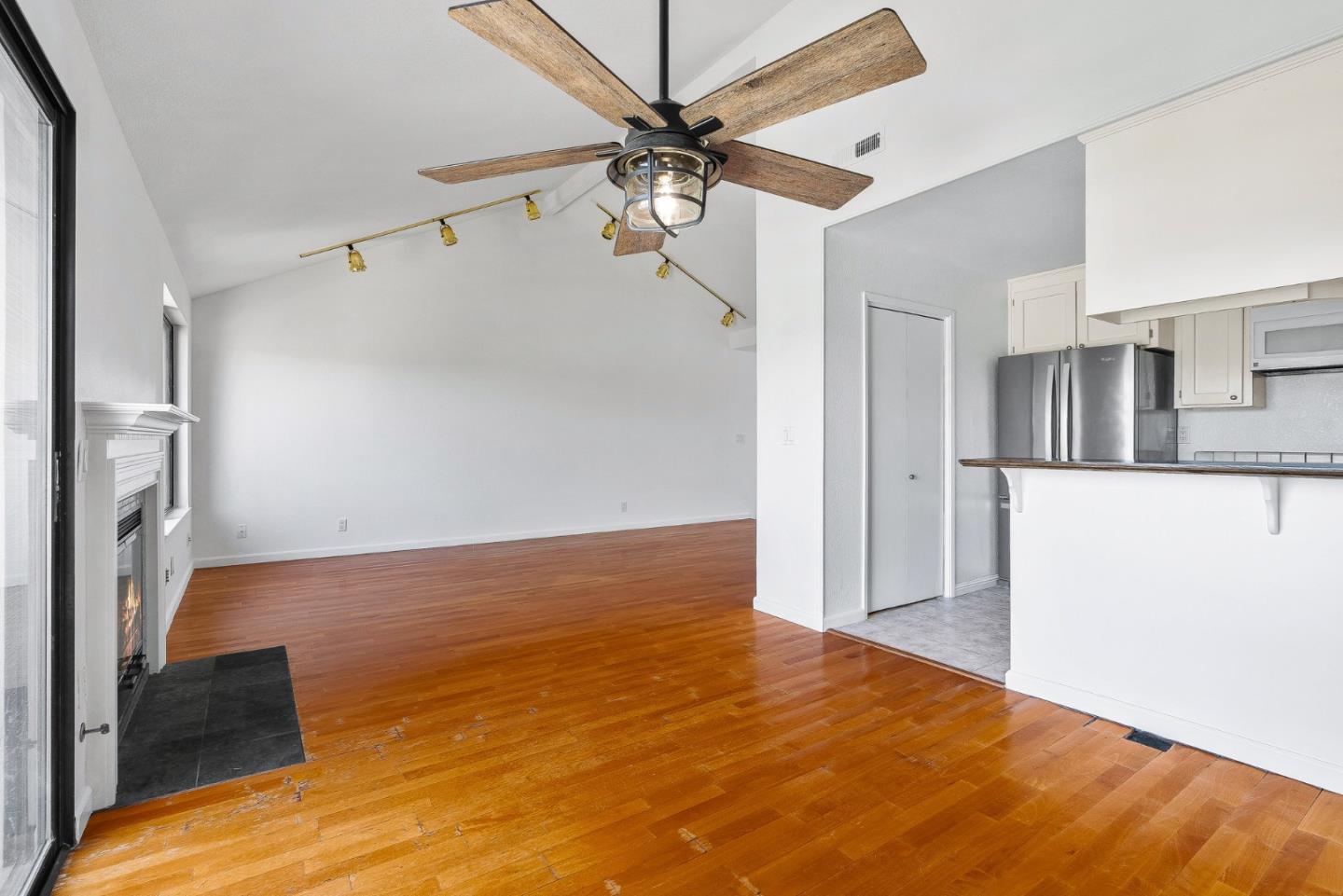 Detail Gallery Image 11 of 30 For 17 Carriage Ln, Scotts Valley,  CA 95066 - 3 Beds | 2 Baths