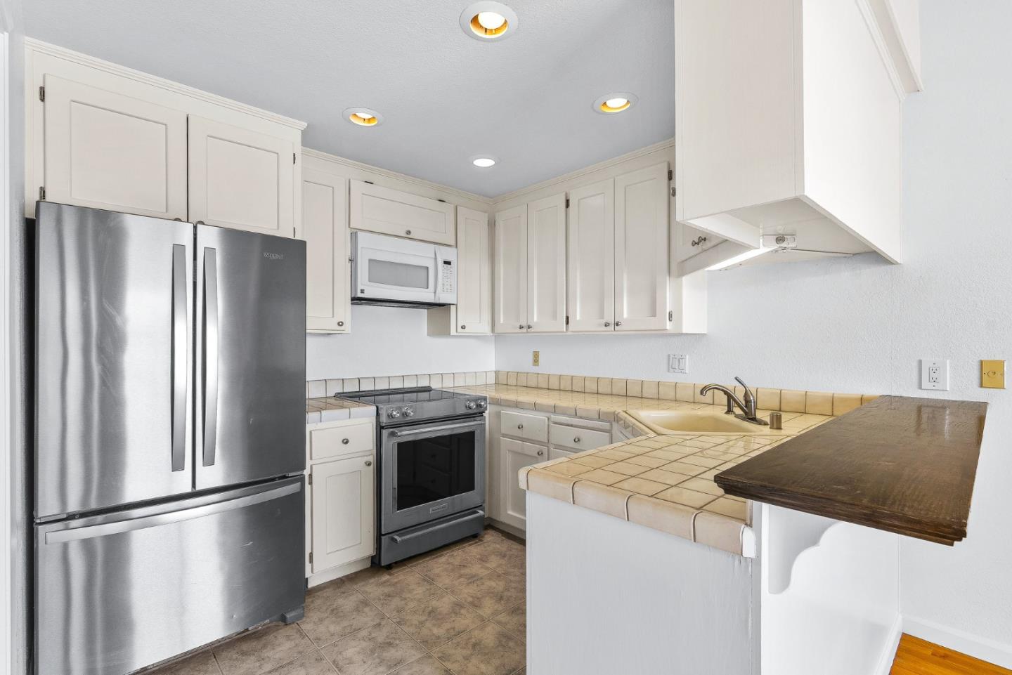 Detail Gallery Image 14 of 30 For 17 Carriage Ln, Scotts Valley,  CA 95066 - 3 Beds | 2 Baths