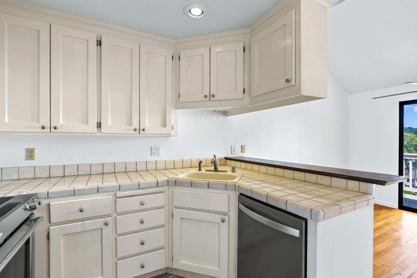 Detail Gallery Image 15 of 30 For 17 Carriage Ln, Scotts Valley,  CA 95066 - 3 Beds | 2 Baths