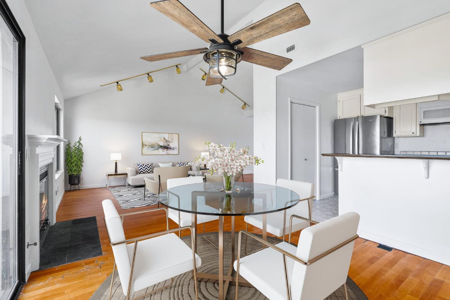 Detail Gallery Image 2 of 30 For 17 Carriage Ln, Scotts Valley,  CA 95066 - 3 Beds | 2 Baths