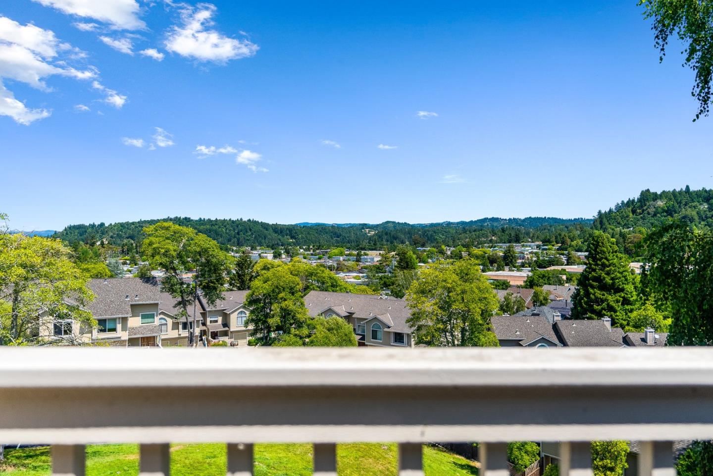 Detail Gallery Image 4 of 30 For 17 Carriage Ln, Scotts Valley,  CA 95066 - 3 Beds | 2 Baths