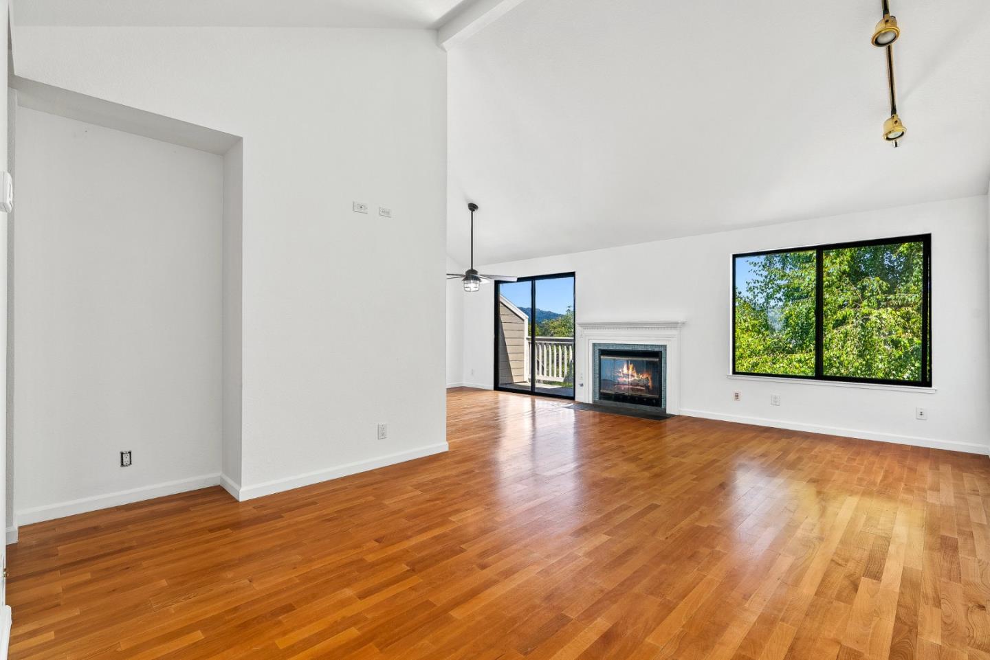 Detail Gallery Image 9 of 30 For 17 Carriage Ln, Scotts Valley,  CA 95066 - 3 Beds | 2 Baths