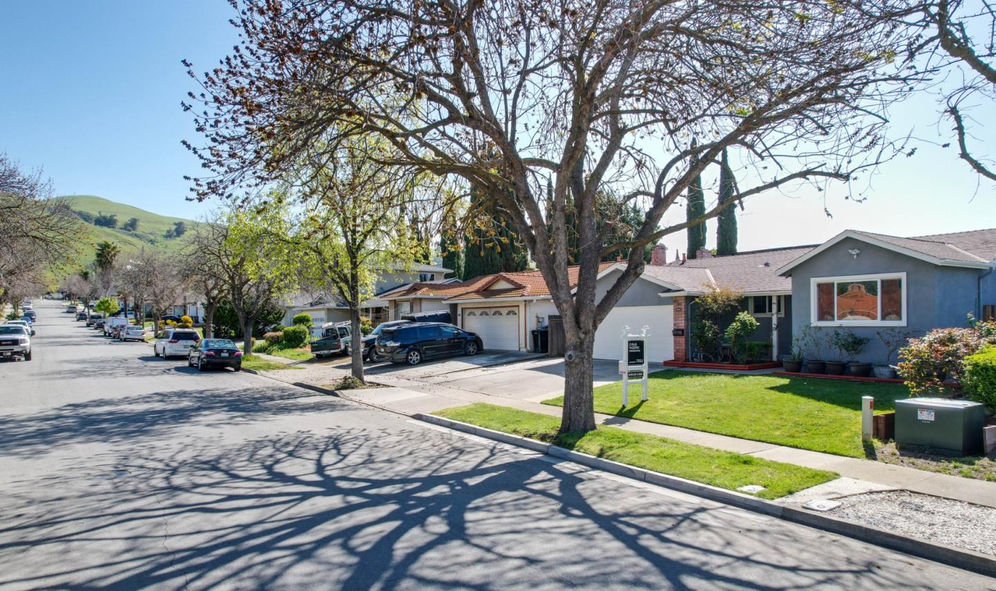 Detail Gallery Image 22 of 29 For 3516 Lisbon Dr, San Jose,  CA 95132 - 4 Beds | 2 Baths