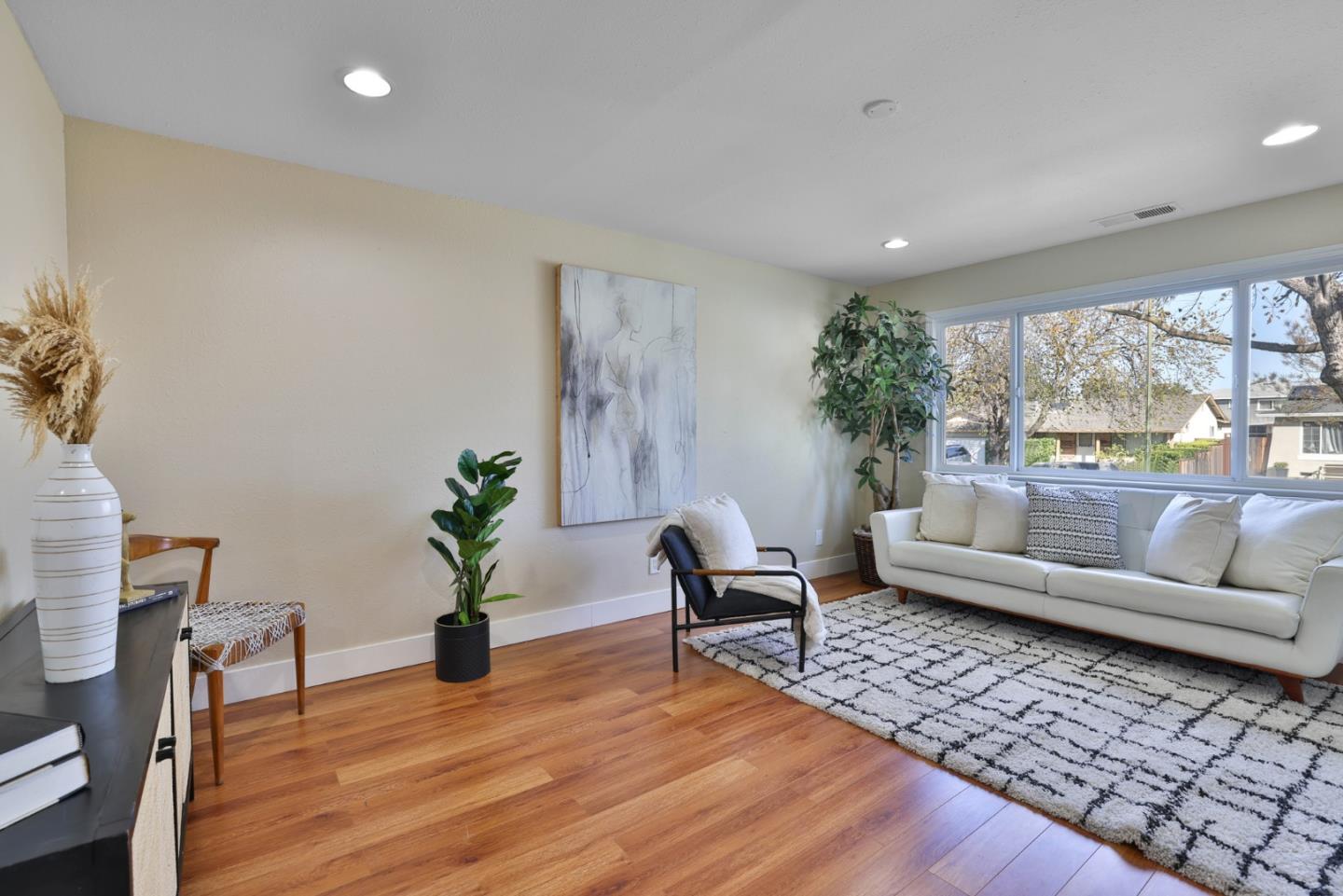 Detail Gallery Image 3 of 29 For 3516 Lisbon Dr, San Jose,  CA 95132 - 4 Beds | 2 Baths