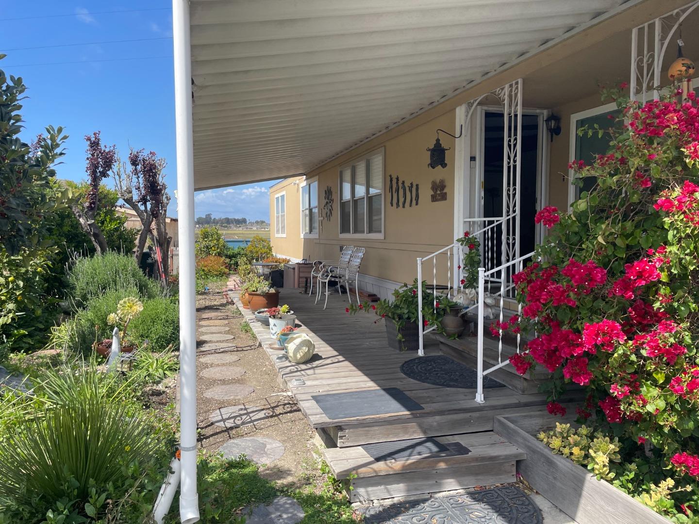 Detail Gallery Image 2 of 16 For 150 Kern St #41,  Salinas,  CA 93905 - 2 Beds | 2 Baths