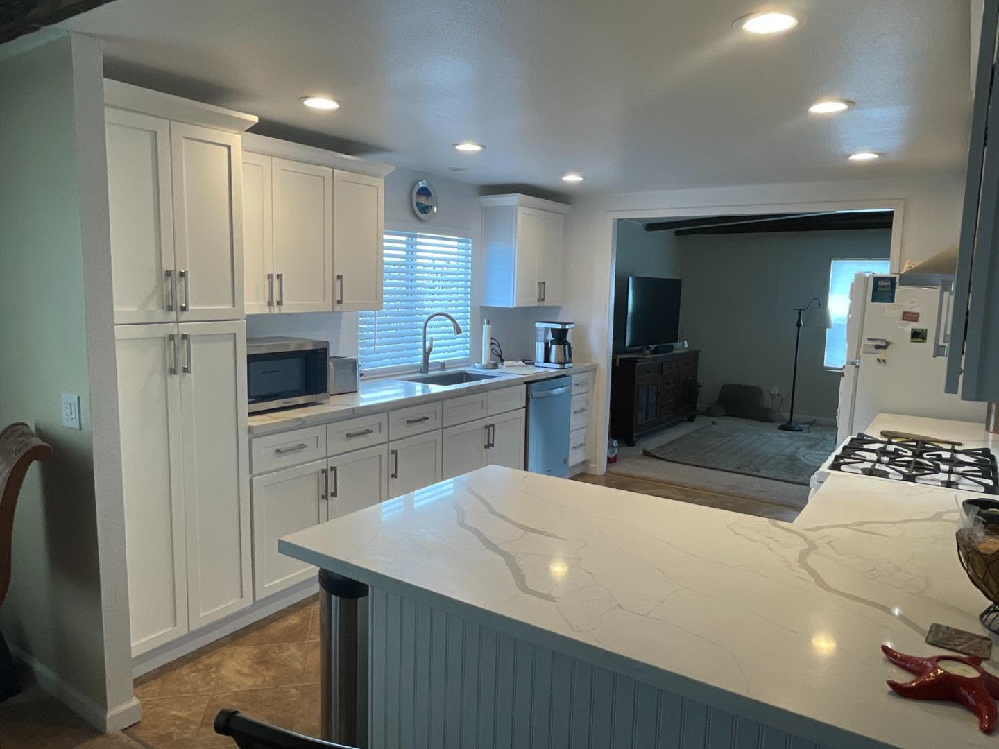 Detail Gallery Image 8 of 16 For 150 Kern St #41,  Salinas,  CA 93905 - 2 Beds | 2 Baths