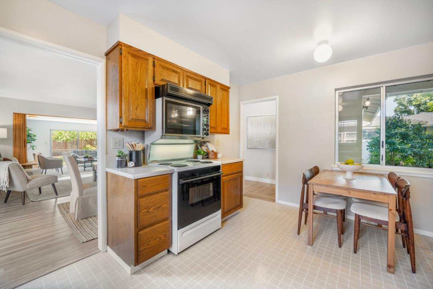 Detail Gallery Image 5 of 31 For 4834 Winton Way, San Jose,  CA 95124 - 4 Beds | 2 Baths