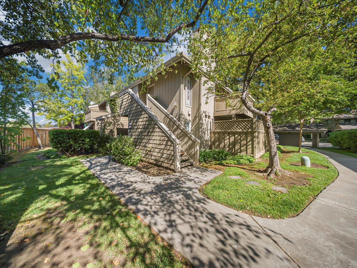 Detail Gallery Image 3 of 54 For 5693 Makati Cir #B,  San Jose,  CA 95123 - 1 Beds | 1 Baths