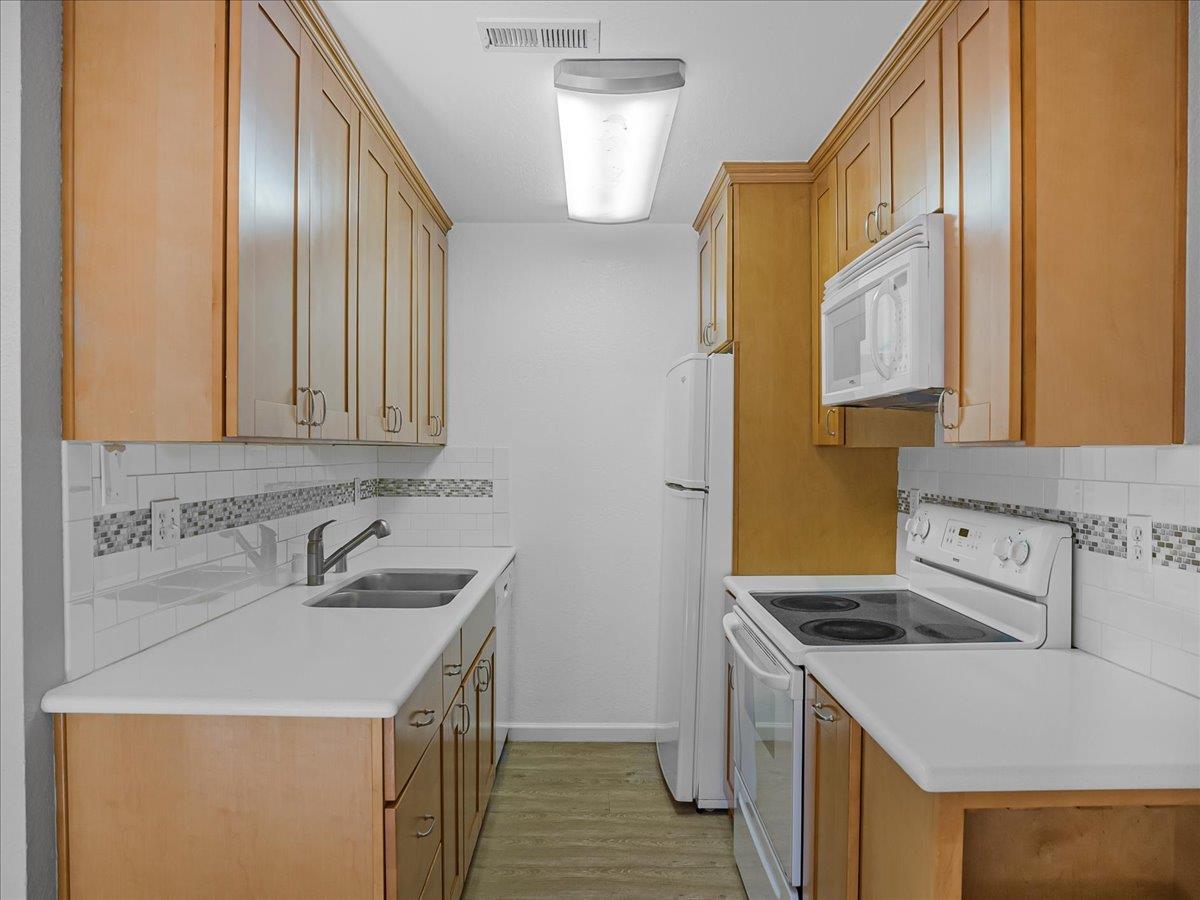 Detail Gallery Image 7 of 54 For 5693 Makati Cir #B,  San Jose,  CA 95123 - 1 Beds | 1 Baths