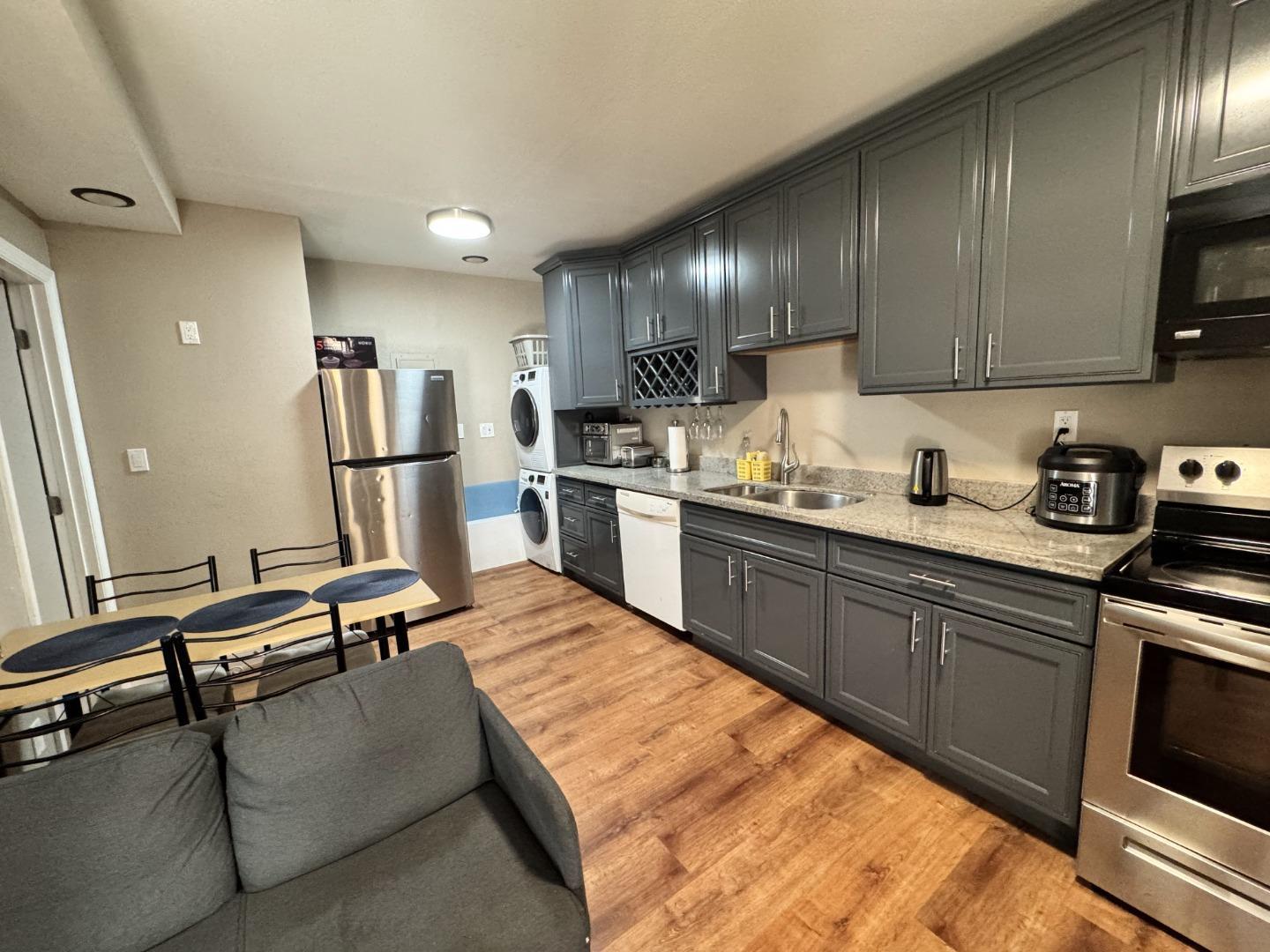 Detail Gallery Image 13 of 21 For 2604 Sierra Vista Ct, San Jose,  CA 95116 - 13 Beds | 10 Baths