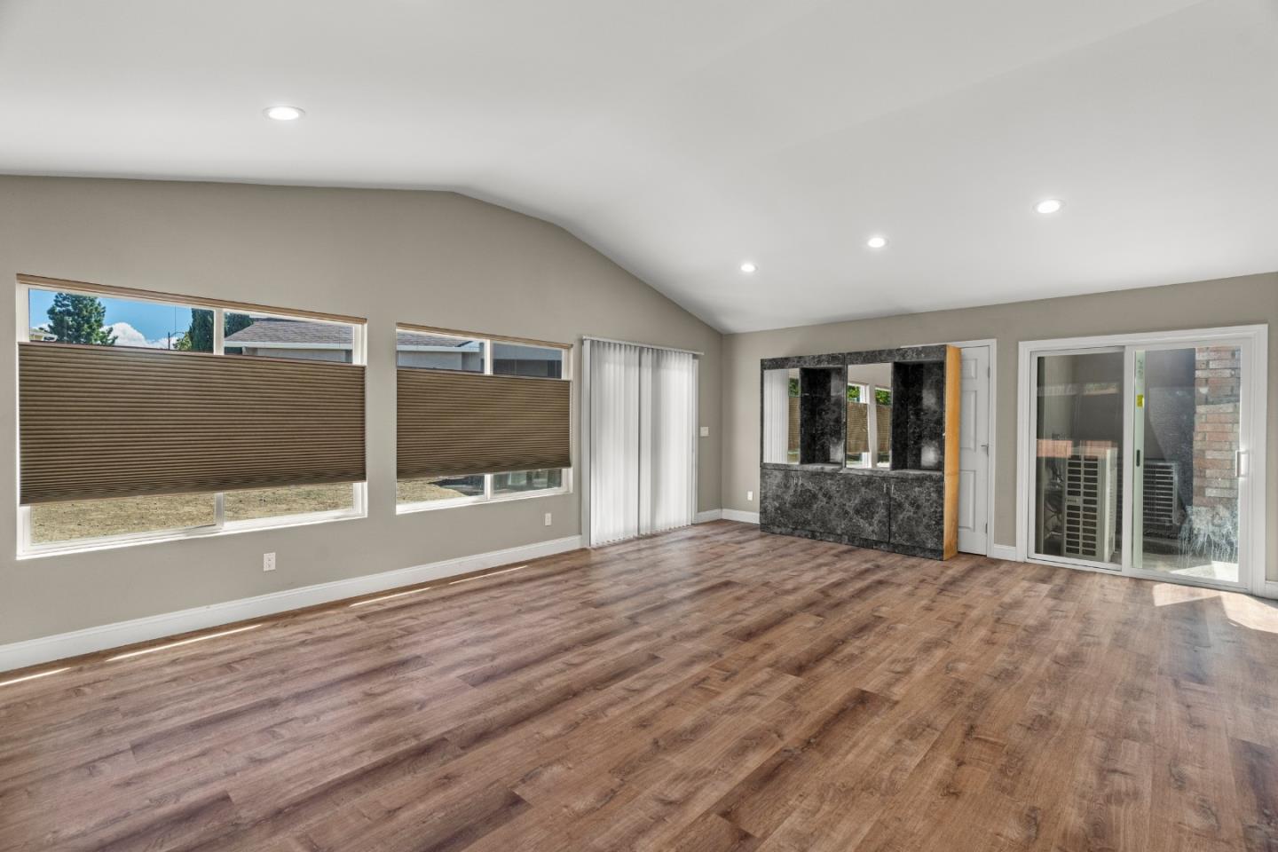 Detail Gallery Image 18 of 21 For 2604 Sierra Vista Ct, San Jose,  CA 95116 - 13 Beds | 10 Baths