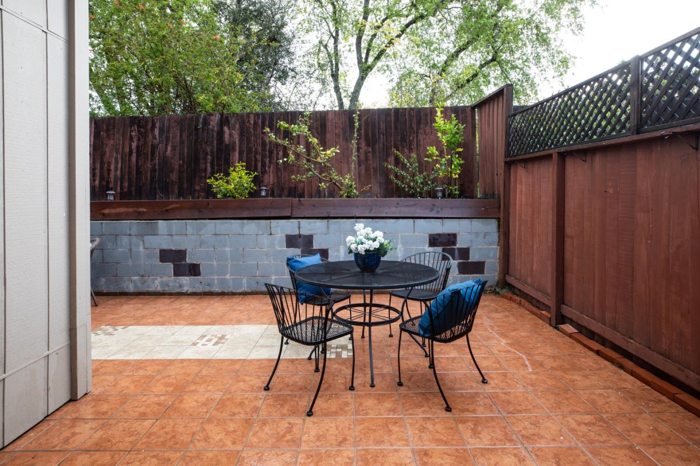 Detail Gallery Image 15 of 19 For 10080 Firwood Dr, Cupertino,  CA 95014 - 2 Beds | 2 Baths
